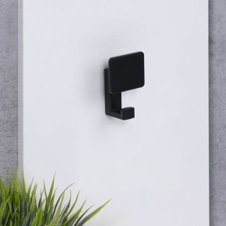 картинка Крючок меб. двухрожковый мет. QUADRA черный матовый AKS от магазина SEFI