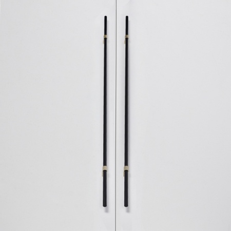 картинка Ручка меб. скоба алюм. WHISPER 704/1000 черный матовый+брашированное золото, AKS от магазина SEFI