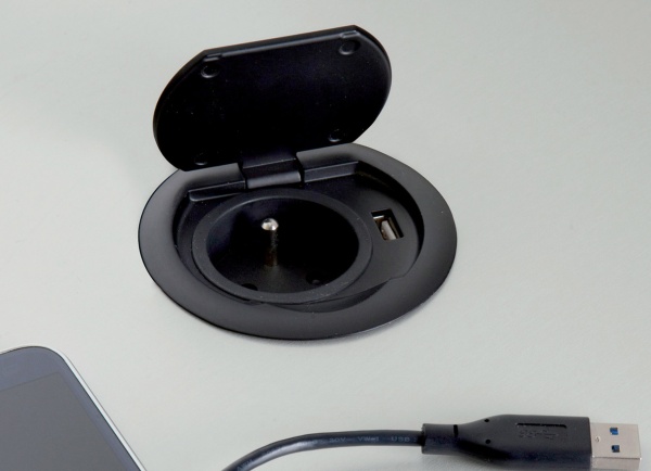 картинка Врезная мебельная розетка 220В с USB-зарядкой SFL Ringu, черный (RINGU-SCH-B) от магазина SEFI