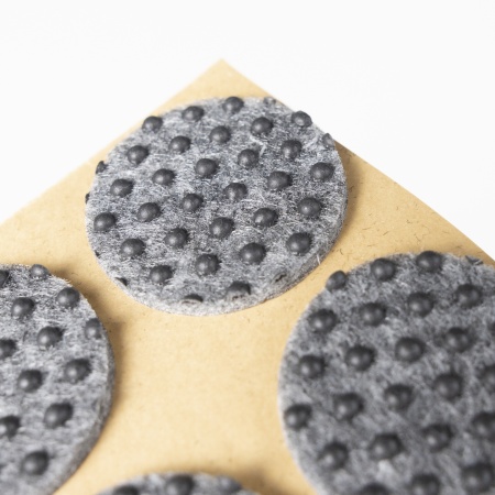 картинка Подкладка самоприлипающая фетровая прорезиненная d30мм (1упак.=15шт), серая, Folmag от магазина SEFI